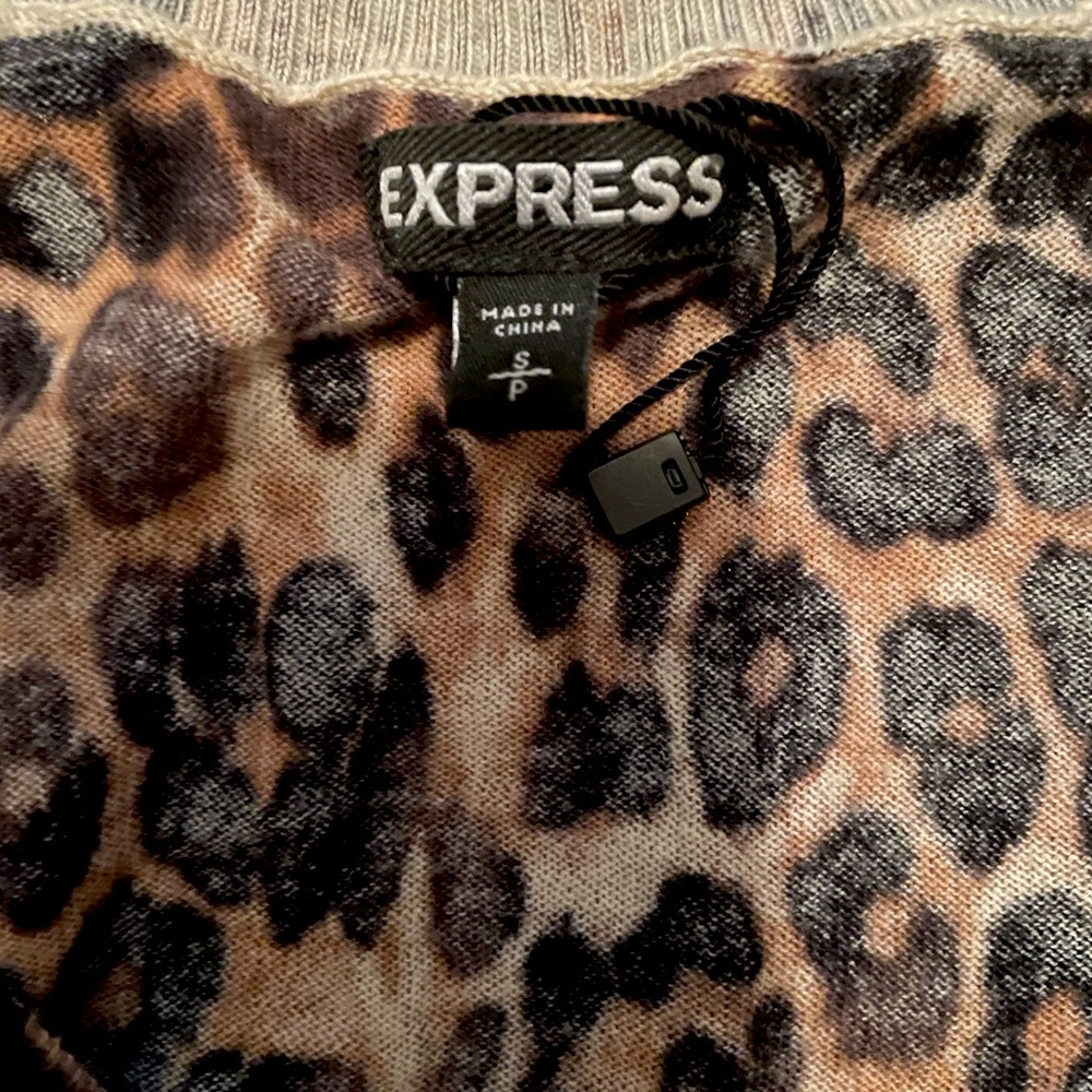 Animal print, sweaters you express, size small